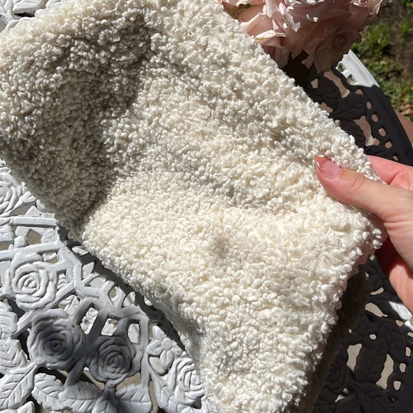 Stunning faux shearling Spring bag, fits any size phone, very soft and supple. - Picture 2 of 3